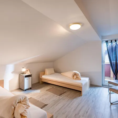 In Near Hochzillertal Area, Cleaning Included Ferienhaus *