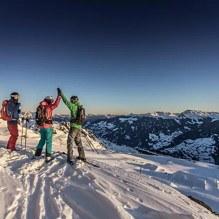 In Near Hochzillertal Area, Cleaning Included بيت للعطل *